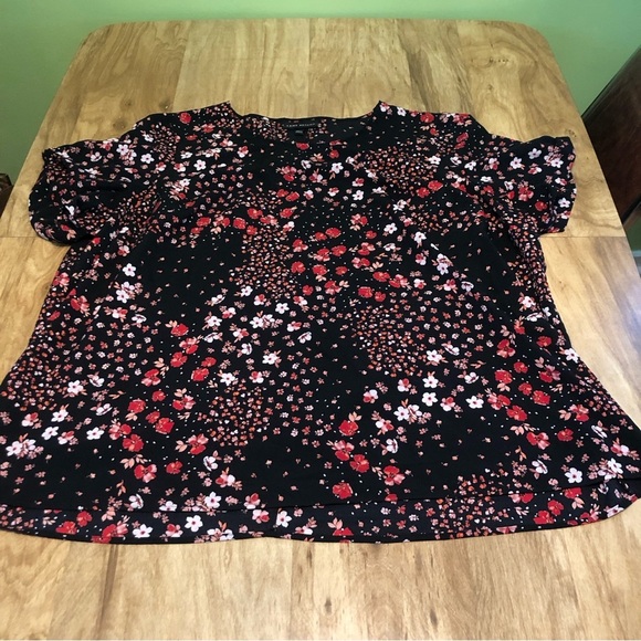 Lane Bryant Black Red Floral Lightweight Short Sleeve Top Womens Plus Size 26 - Picture 1 of 8